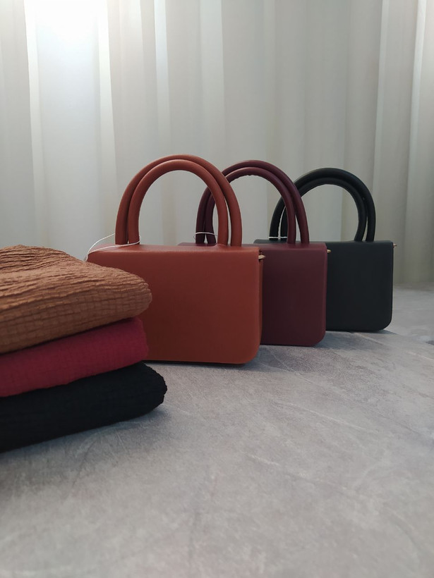 ست کیف و شال زنانه و دخترانه کیف پاسپورتی دسته دوبل و شال پفکی